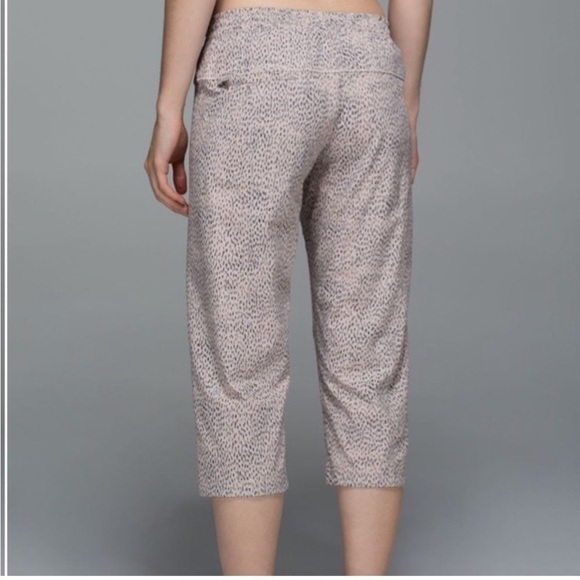 Lululemon Step Lively Crop Dottie Dash Grain Black Size 6 - Picture 2 of 9